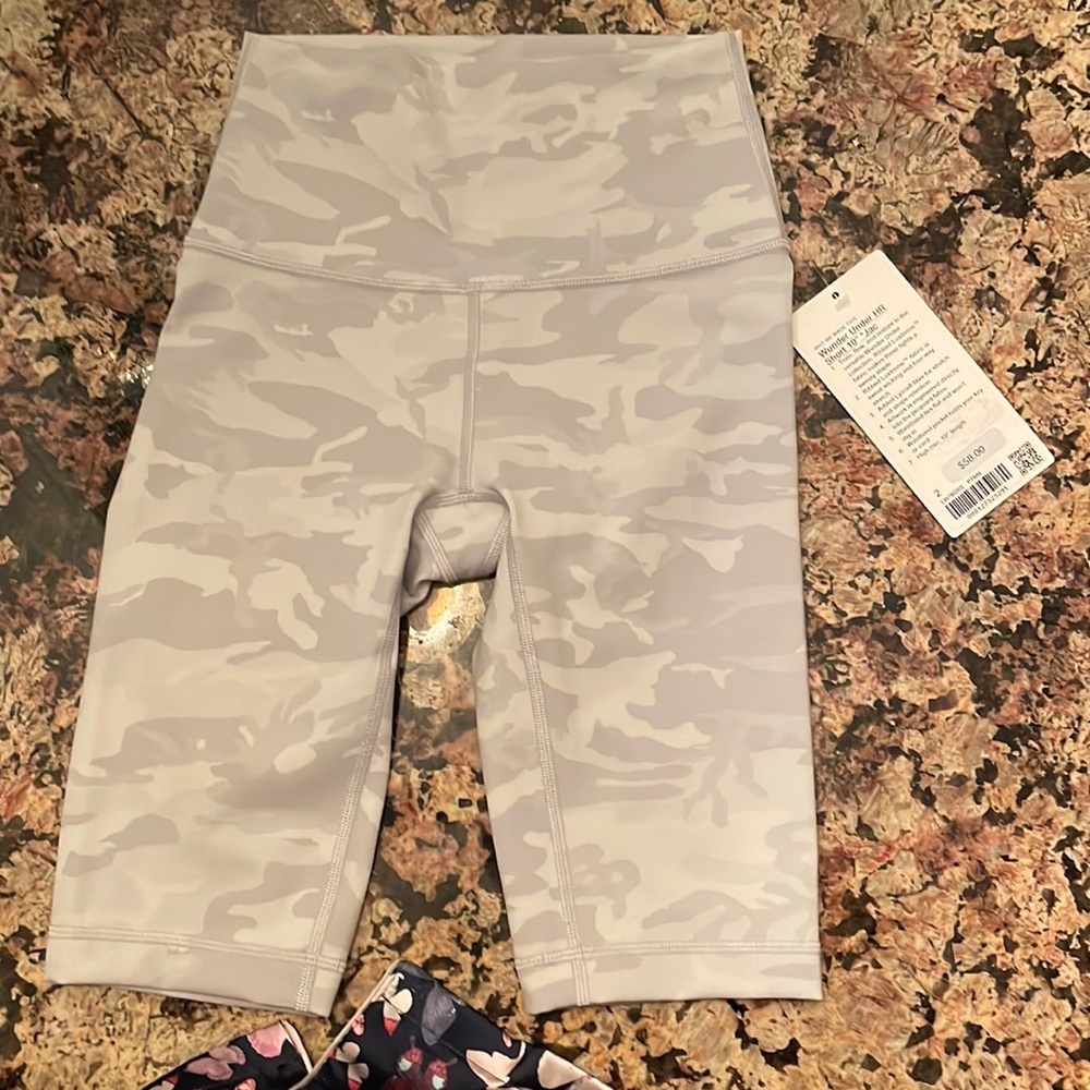 Lululemon Wunder Under Biker Short size 2
